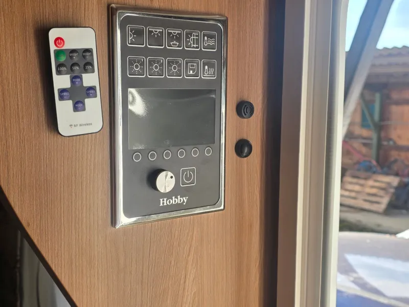 Hobby WFB 495 de Luxe mit Heckbad