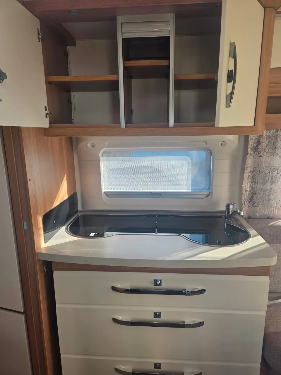 Hobby WFB 495 de Luxe mit Heckbad - Bild 11